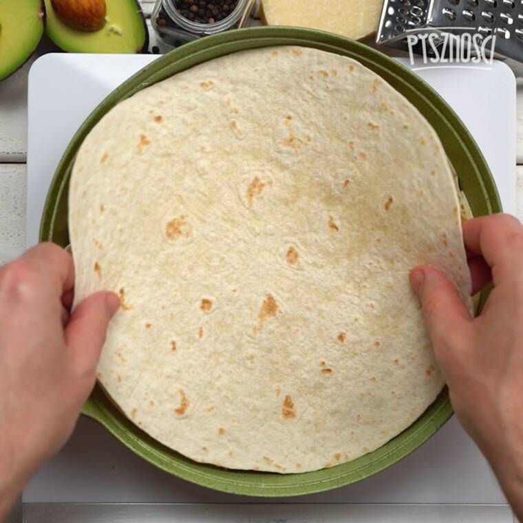 quesadilla z awokado i jajkami