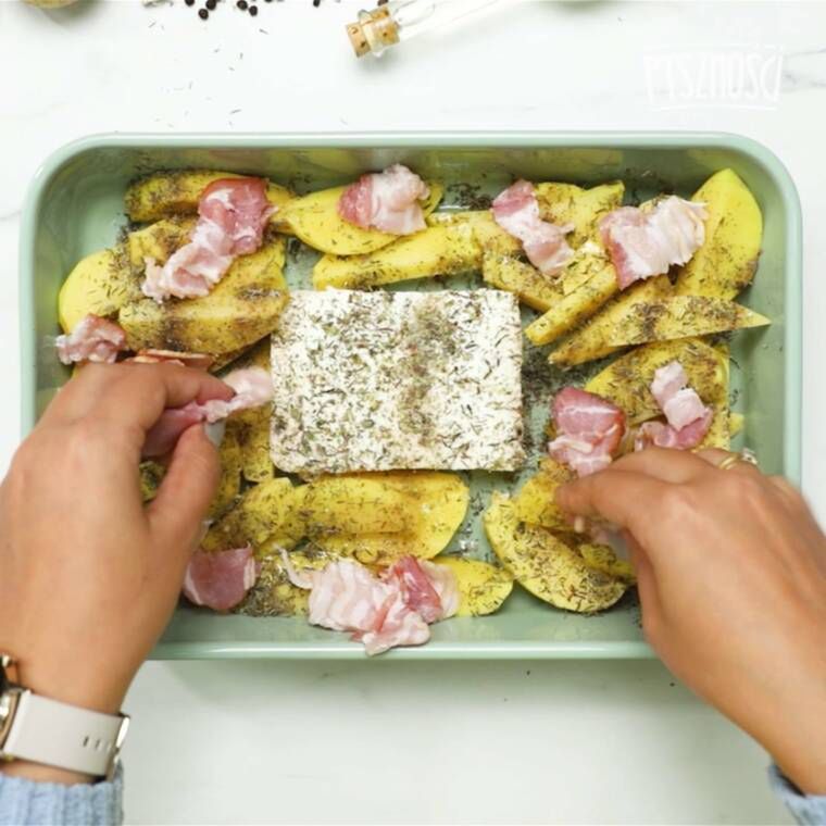 pieczone ziemniaki z fetą i boczkiem