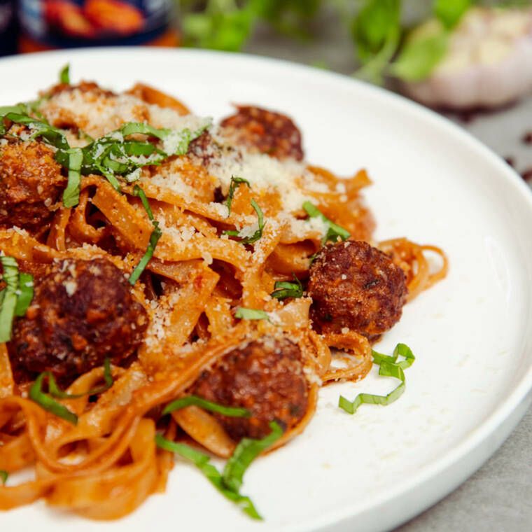 tagliatelle z pesto pomodori secchi