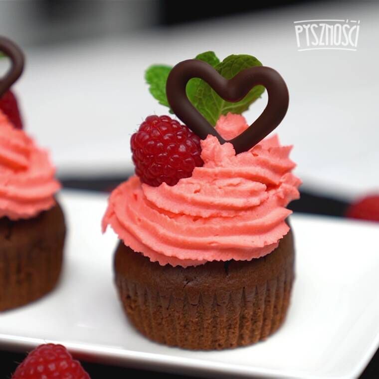 przepyszne walentynkowe babeczki z malinowym kremem