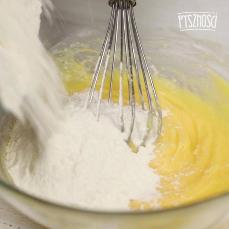 genialna tarta z jabłkami na ciepło z chrupiącą kruszonką