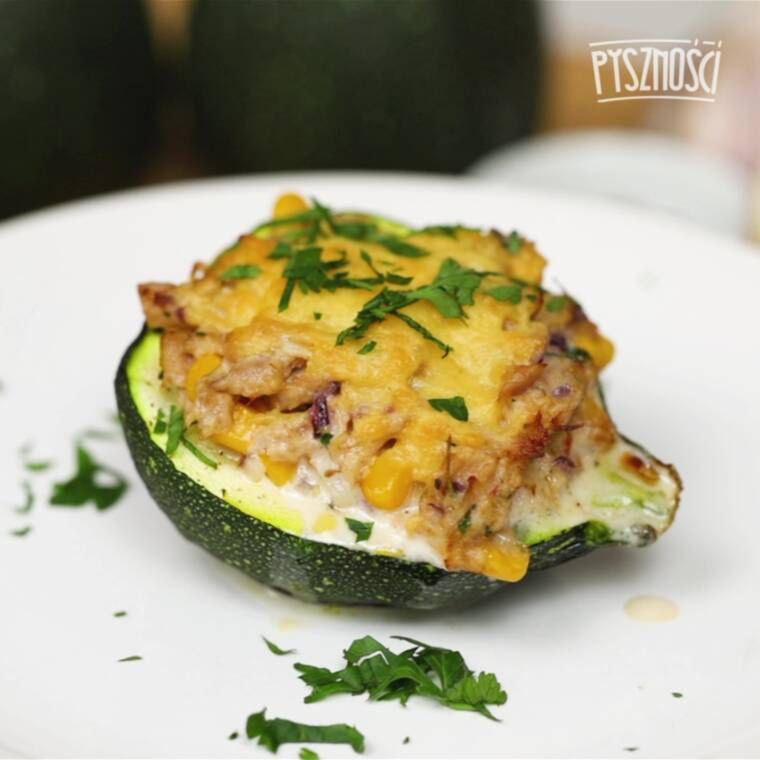 okrągłe łódeczki z cukinii z tuńczykiem