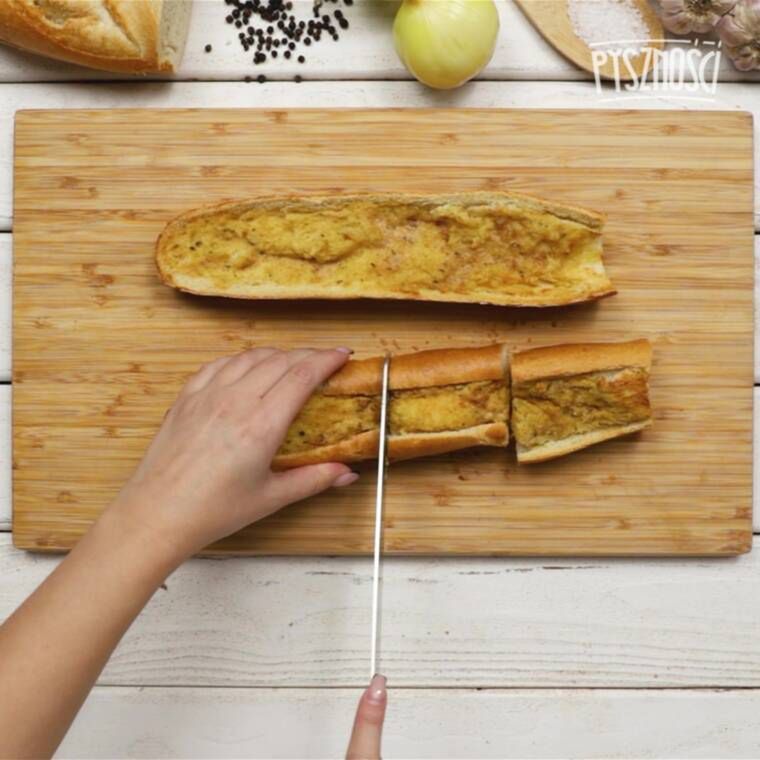 mega chrupiąca bagietka czosnkowa domowej roboty