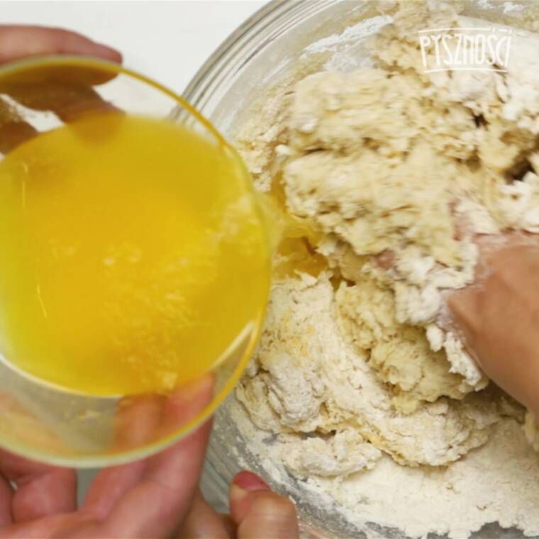 domowe drożdżówki z borówkami