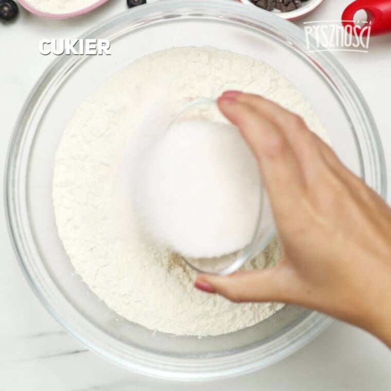 domowe drożdżówki z borówkami