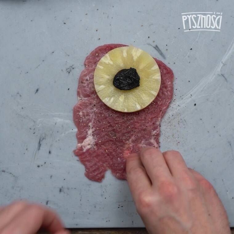 bitki z polędwiczki wieprzowej w sosie śmietankowym