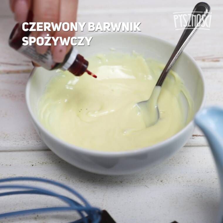 babeczki bez pieczenia z biszkoptów z genialnym kremem i kolorową polewą