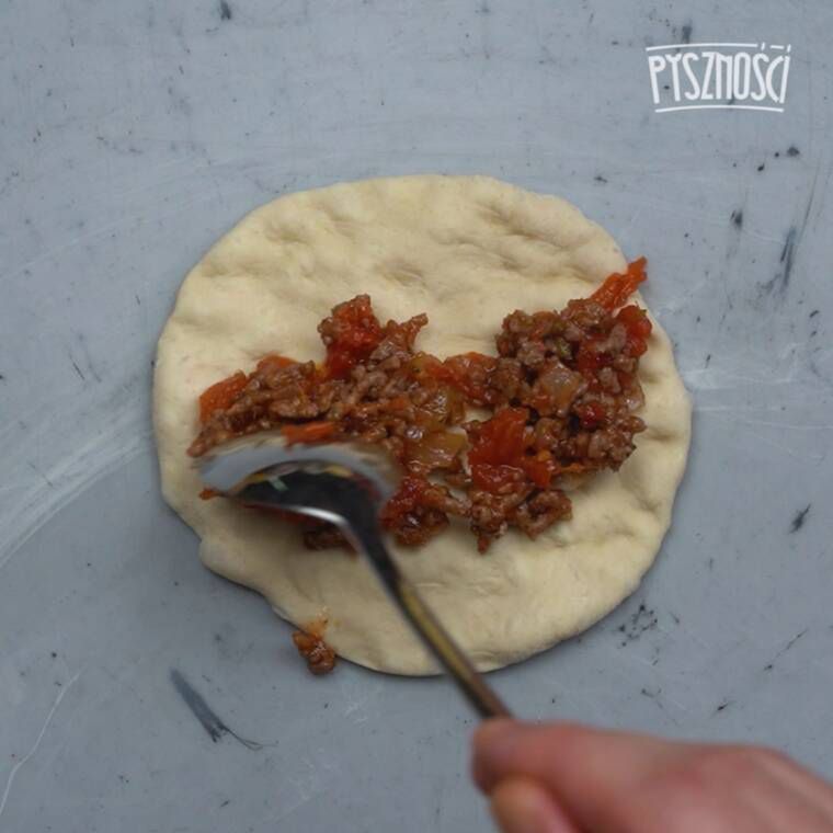 pizzowe sakiewki z wołowiną