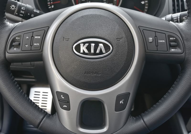 2010-Kia-Forte-Koup-40