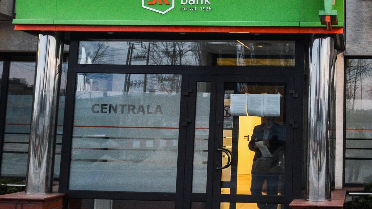 Bankructwo SK Banku w grudniu 2015 roku była pierwszą od 15 lat upadłością banku w Polsce.
