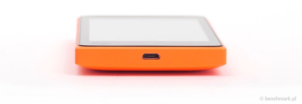 Nokia Lumia 435 - dół