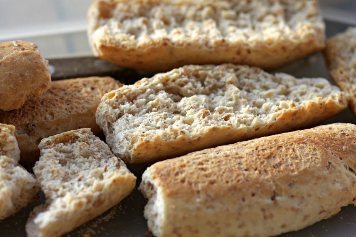 Pieczywo w chlebaku nie będzie czerstwe. Wystarczy jabłko