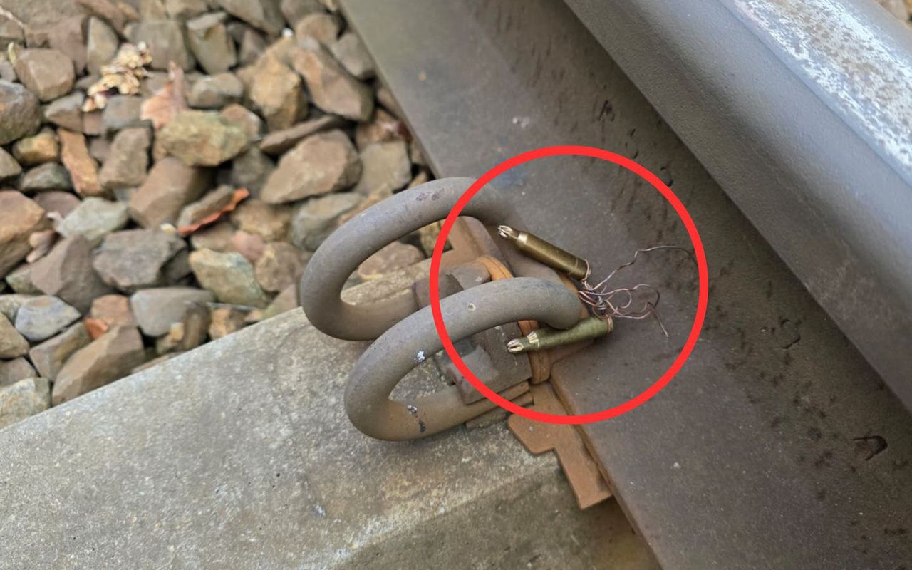 Odkrycie na torach w Sośnie. Znaleziono naboje. Policja komentuje