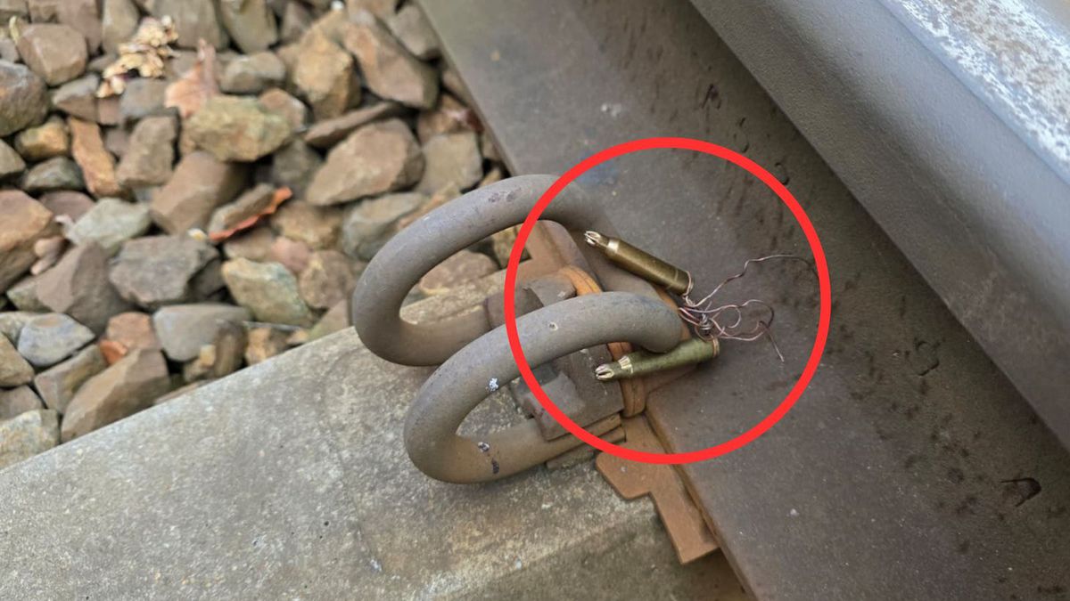 Policja znalazła naboje koło torów