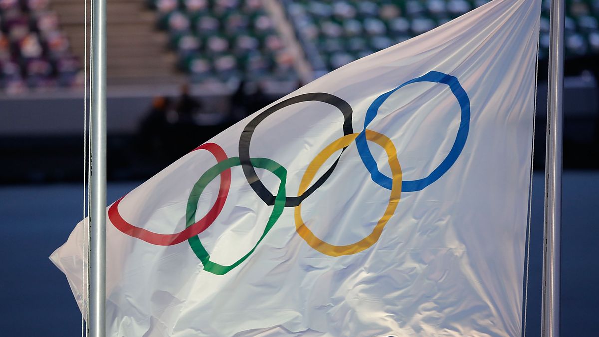 Zdjęcie okładkowe artykułu: Getty Images / Joe Scarnici / Stringer / Na zdjęciu: flaga olimpijska