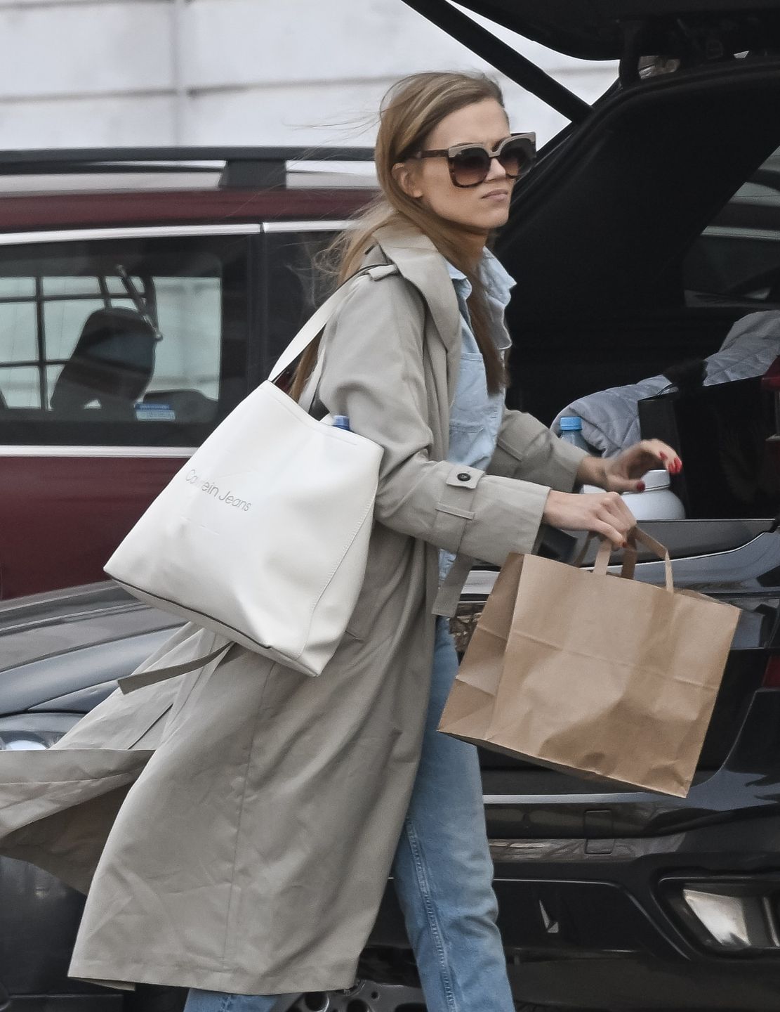 Agnieszka Kaczorowska pędzi z mopem na trening do "TzG"