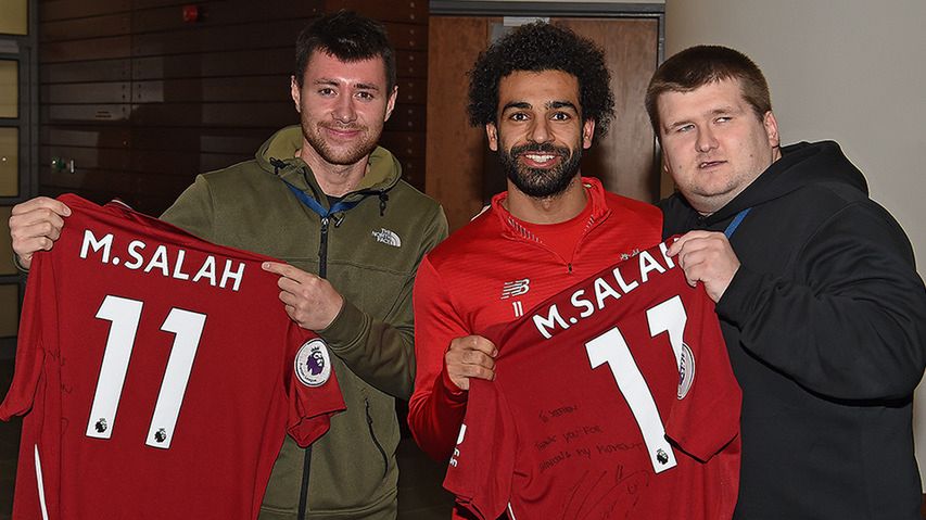 Materiały prasowe / Liverpool FC / Na zdjęciu: od lewej Stephen Garcia, Mohamed Salah, Mike Kearney