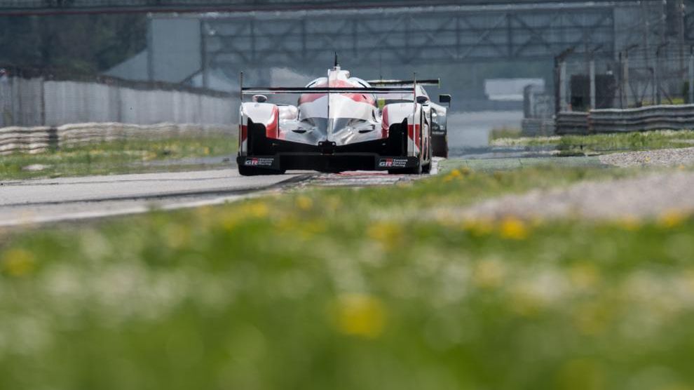 Materiały prasowe / Marius Hecker - AdrenalMedia.com / samochód z serii WEC na torze