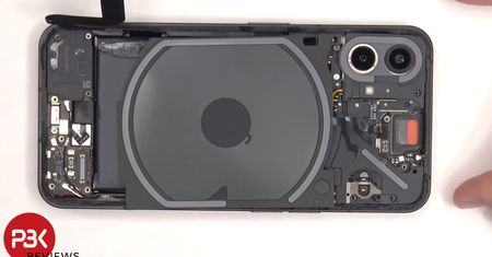 Nothing Phone (1) rozebrany na części. Wytknięto mu jedną wadę