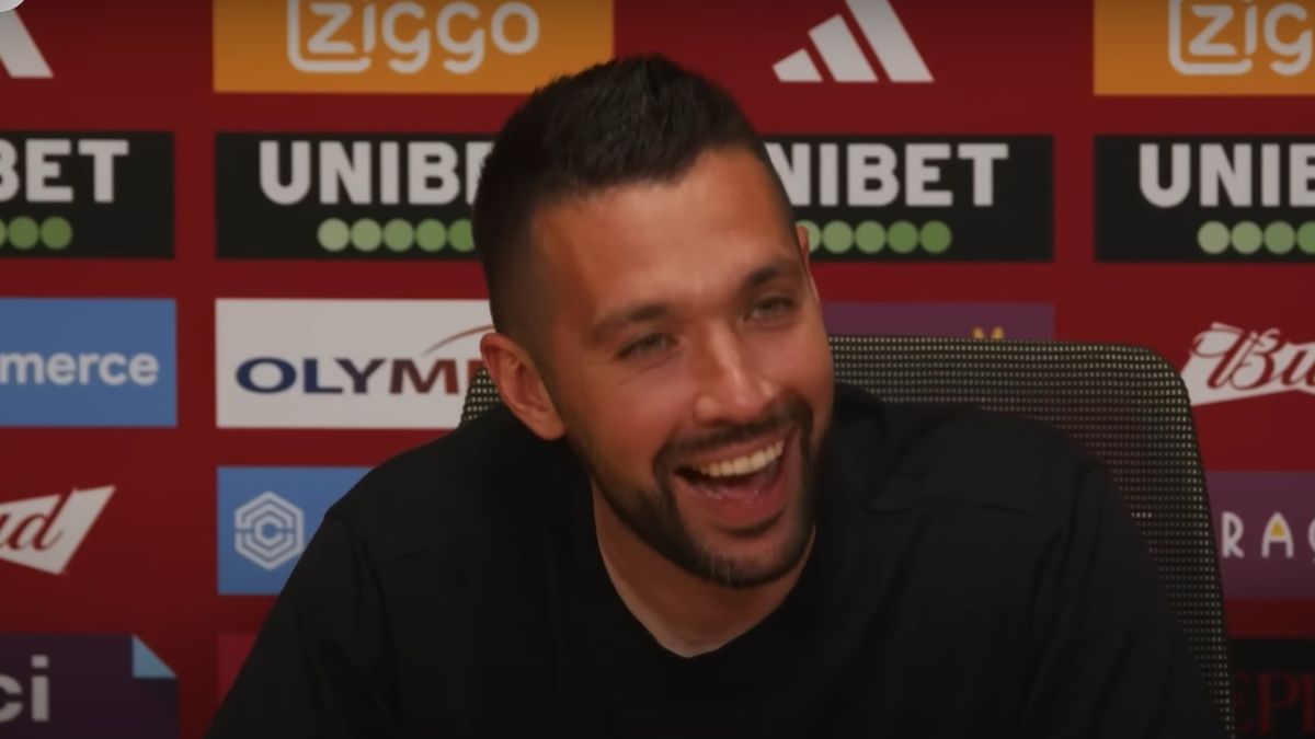 YouTube / VoetbalPrimeur / reakcja Francesco Farioli na pytanie polskiego dziennikarza