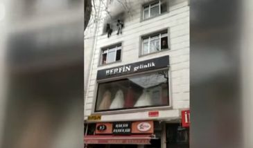 Turcja. Matka wyrzuciła dzieci z płonącego mieszkania