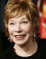 Shirley MacLaine babcią Christiny Ricci