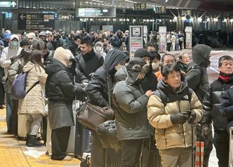 Atak zimy. Tysiące osób uwięzionych na japońskim lotnisku