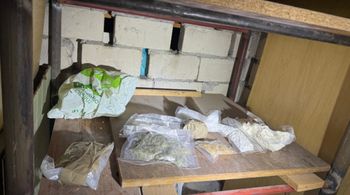 Warszawa: Policyjny nalot na Woli. Ponad 1,5 kg narkotyków w piwnicy