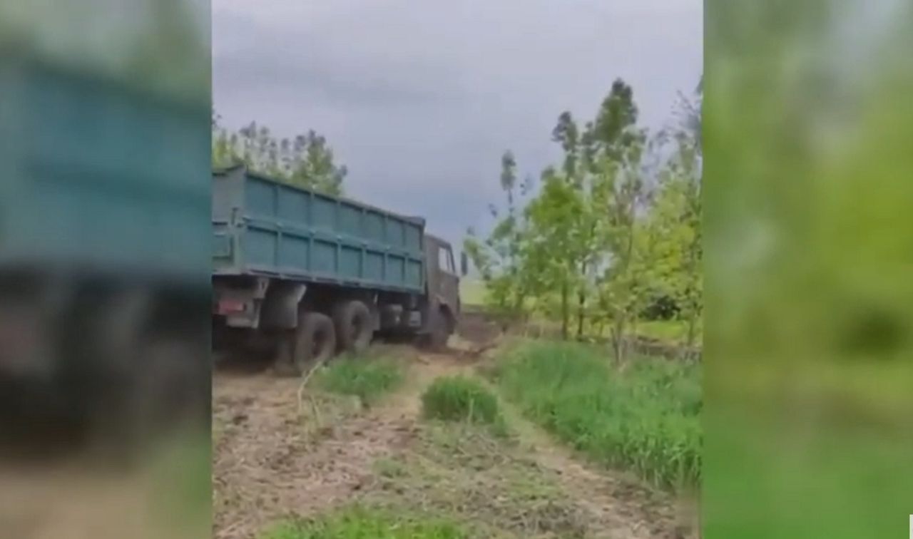 "Ciężarówki kamikaze". Rosjanie testują kolejne pomysły - Rosyjska "ciężarówka kamikaze"