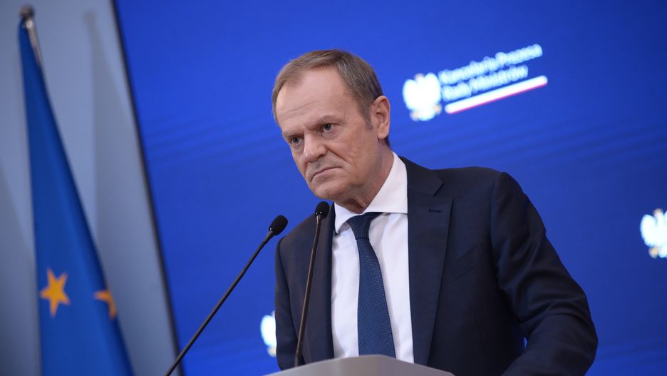 Warszawa, 24.01.2024. Premier Donald Tusk na konferencji prasowej w KPRM w Warszawie, 24 bm. Rząd zajął się m.in. projektem dotyczącym dostępu bez recepty do antykoncepcji awaryjnej, czyli tzw. pigułki "dzień po�. Projekt ustawy zostanie przesłany do Sejmu. (aldg) PAP/Marcin Obara
