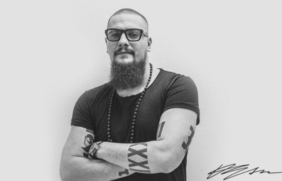 „Manifest Your Style” - Oskar Podolski promuje Answear (wideo)