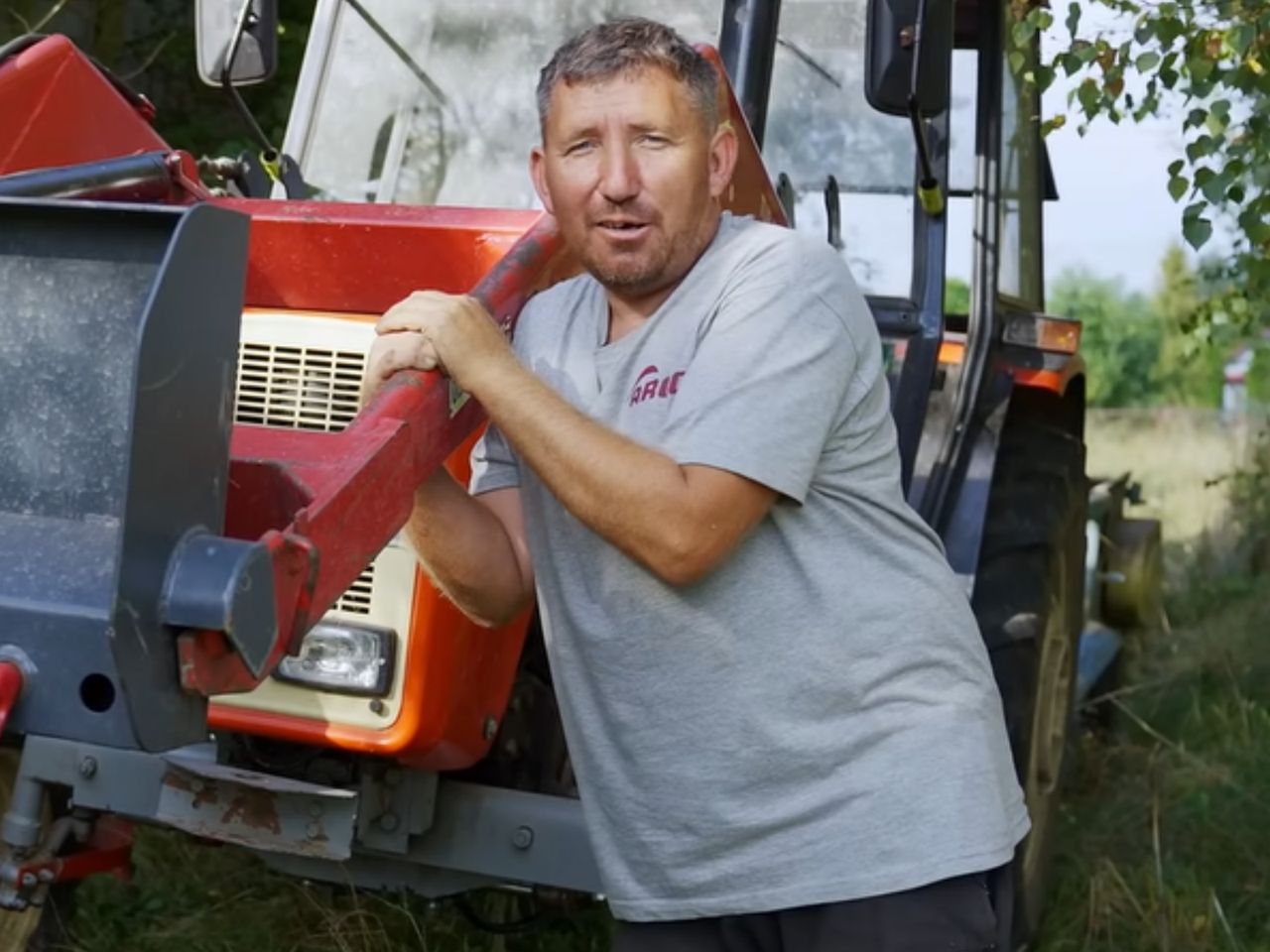 Pokazał, jak kopie ziemniaki. Internauci: Brak słów