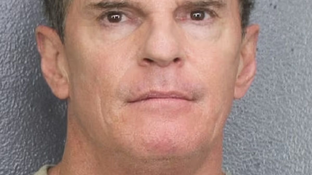 Steven Benton Aubrey został aresztowany. 61-latek oblał prawnika benzyną, a następnie podpalił 