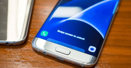 Niektórzy posiadacze Galaxy S7 Edge mogą czekać na Androida 7.0 nawet do czerwca