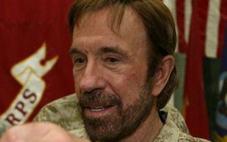 Chuck Norris patronem mostu? Taka jest wola ludu