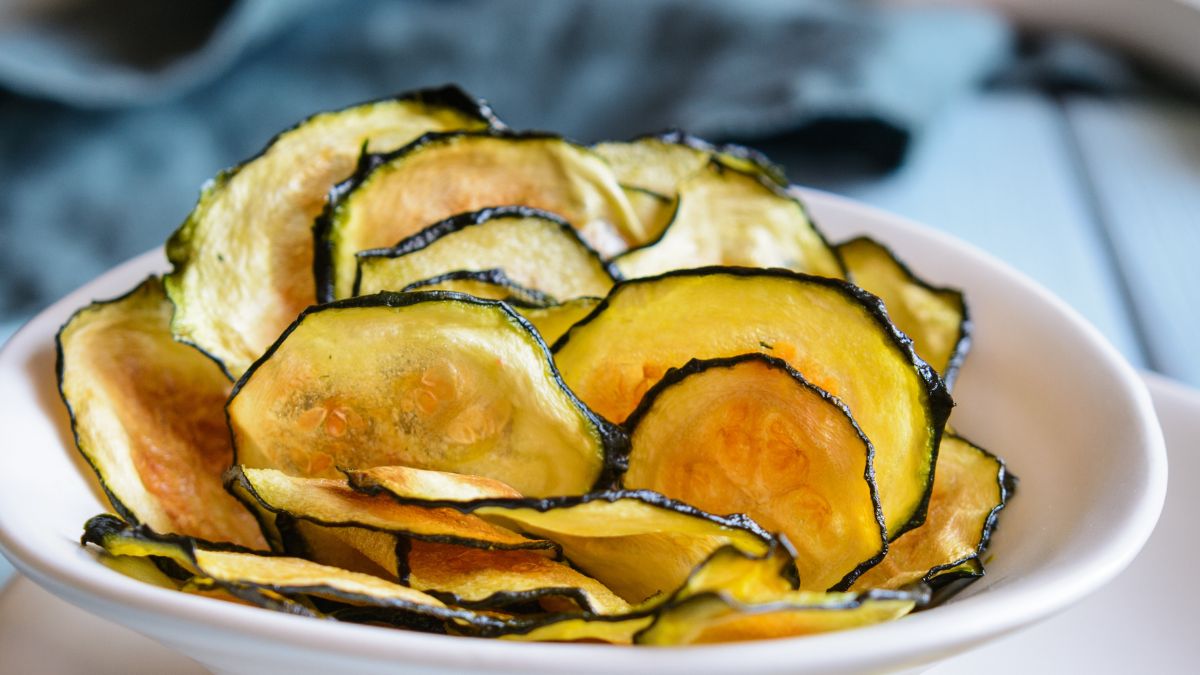 Chipsy z cukinii są zdrowsze od kupnych