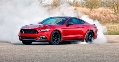 Ford z napędem na cztery koła i hybrydą. Pojawił się nowy patent