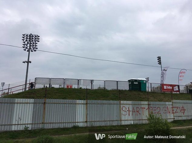 Niebo nad gnieźnieńskim stadionem (13:50)