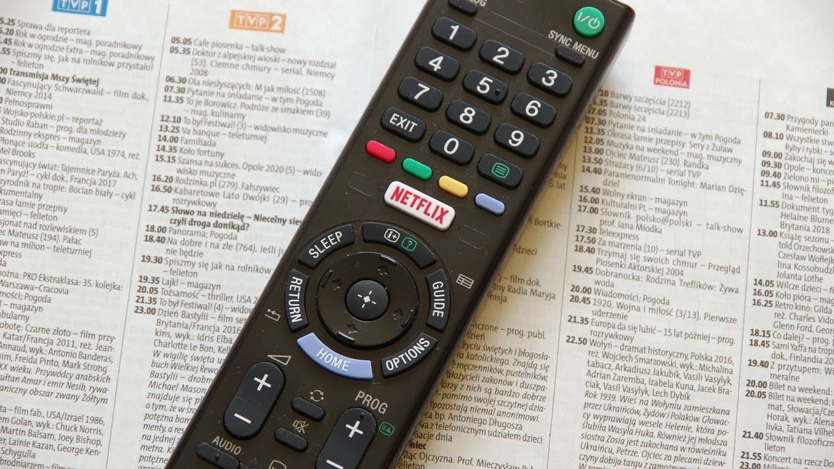 Stock Marek Bazak
PHOTO: ZOFIA I MAREK BAZAK / EAST NEWS   N/Z Ogladanie telewizji i koniecznosc oplacania abonamentu radiowo  - telewizyjnego
ZOFIA BAZAK