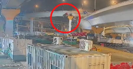 BMW wyleciało w powietrze. Trzy młode osoby nie żyją. Nagranie z Indii