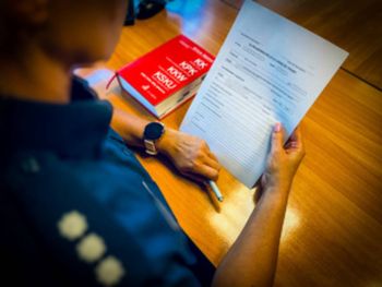 Podał policji dane brata, zapomniał, że też jest poszukiwany