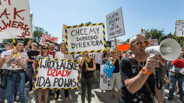 Protestujący nie zgadzają się z wyborem nowego dyrektora