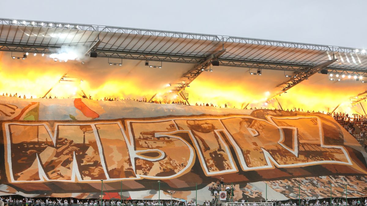 kibice Legii Warszawa podczas meczu grupy mistrzowskiej piłkarskiej Ekstraklasy z Cracovią