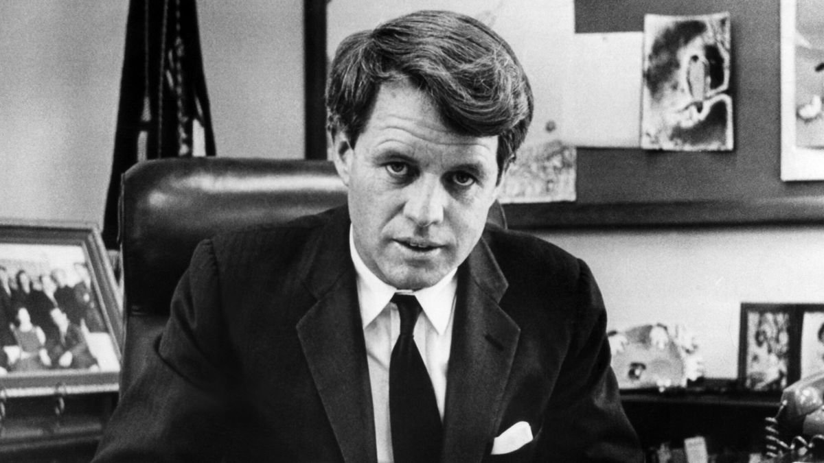 do uzupe?nienia - 28.03.2012
Senator Robert F. Kennedy in his office, Washington, D.C., March 2, 1967.
