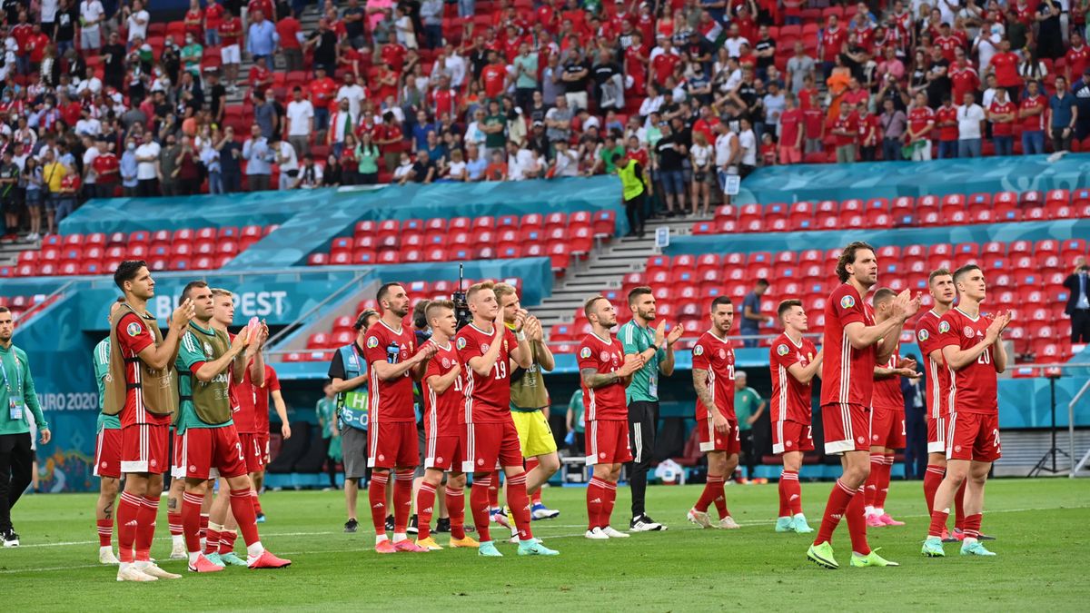 piłkarze reprezentacji Węgier dziękują kibicom