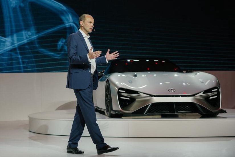 Toyota wbija szpilę zakazowi sprzedaży aut spalinowych w UE. "To nie silnik jest wrogiem"