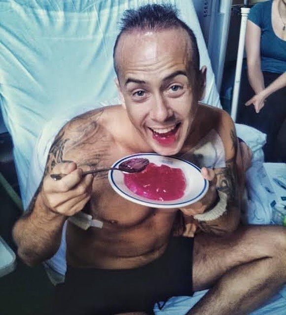 Nergal pomstuje na antyszczepionkowców