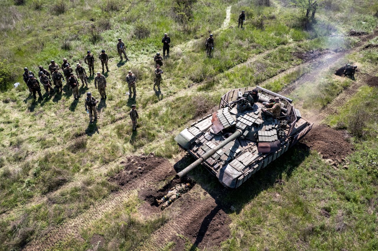 Ukrainian soldiers at the front.