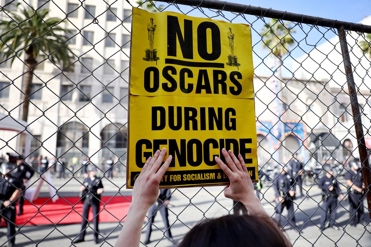 Oscars Night in the shade of the Israeli-Palestinian conflict. The protesters blocked the Hollywood streets