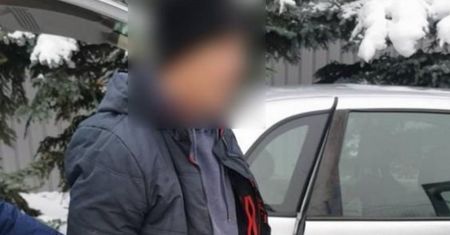 Zamontował na bankomacie specjalną nakładkę. Zauważył to ochroniarz